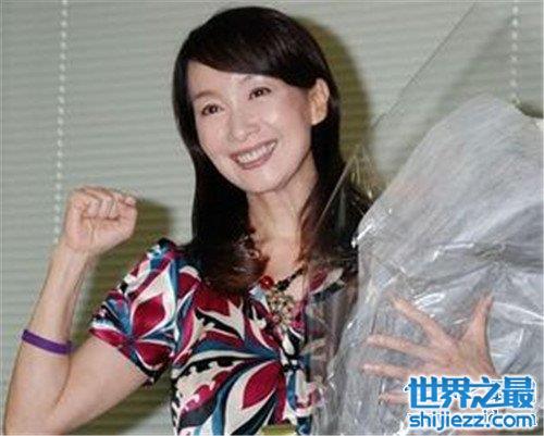 陈美玲曾是一位香港歌手 如今出教育书籍讲述自己的人生 