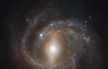 “龙的眼睛”：哈勃太空望远镜拍摄3.93亿光年外飞马座中的NGC 7773星系 ...