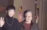 69岁李立群带女儿亮相，两人十指紧扣超亲密，女儿身高超过父亲 ...