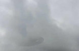 新加坡天空云层中惊现巨型UFO？