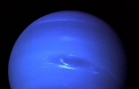 《天体物理学杂志》：美国天文学家提出新假说解释为什么天王星“躺着”做公转运动 ...