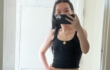 央视李咏19岁女儿晒素颜照！素颜穿吊带大炫细腰，戴金项链显阔气 ...