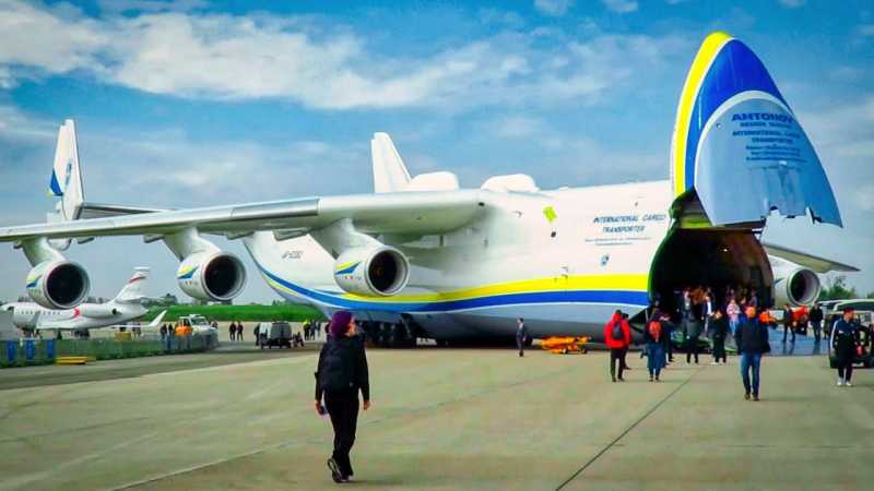 全世界最大飞机,最大起飞重量705吨,油箱加满需要3万多斤燃油 