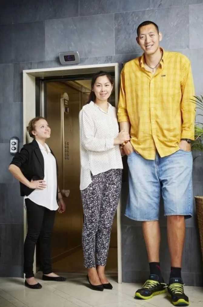 世界三最 最大的脚 最高夫妇 最多牙齿的人(奇特长相) 