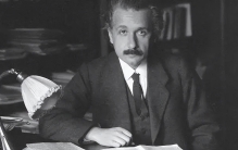 爱因斯坦一生中最大的科学错误是什么？