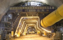 总体开挖超7成，在建世界最长高速公路隧道中导洞掘进突破16公里