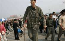 中国第一高人 鲍喜顺(身高达到2.36米)
