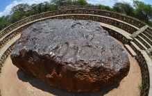 世界上最大的陨石重60吨，已在地球待了80000年，价值6000亿以上