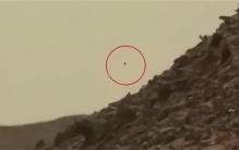 火星又出怪事 NASA拍到不明飞行物 被火星车发现后还不断移动