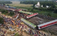 印度列车相撞已致300多人死亡！细数世界上最致命的几次列车事故