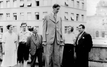 世界巨人排行榜：揭秘最高的人有多高？