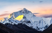 世界最高的山峰，至今也面临着被商业化的危机----珠穆朗玛峰