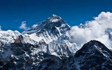 中国10大山峰海拔排名，有9座超8千米，只有一座完全属于中国