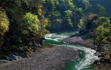 广西的神奇泉水 居然往高处流去（水流方向）