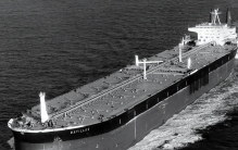 世界上最大的船有多大？满载排水量82万吨，是福特级航母的7倍多