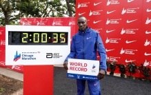 将世界纪录提高了34秒，但这只是基普图姆第3场马拉松比赛