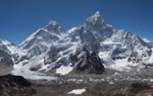 世界上最高的十座山峰：尼泊尔和中国的边界，海拔8,848米