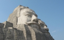 世界上最高的6座“巨型雕像”，自由女神像在这里都排不上
