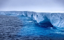 面积近4000平方公里，全球最大冰山向北漂流，可能在移动途中逐渐消融