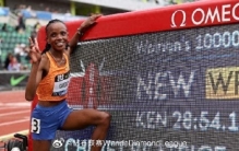 女子万米跑首破29分大关！肯尼亚选手切贝特破世界纪录夺冠
