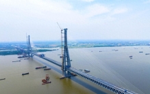 常泰长江大桥顺利合龙，创多项世界纪录
