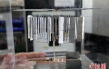 世界最轻最小 中国科学家成功研发太阳光驱动微型飞行器